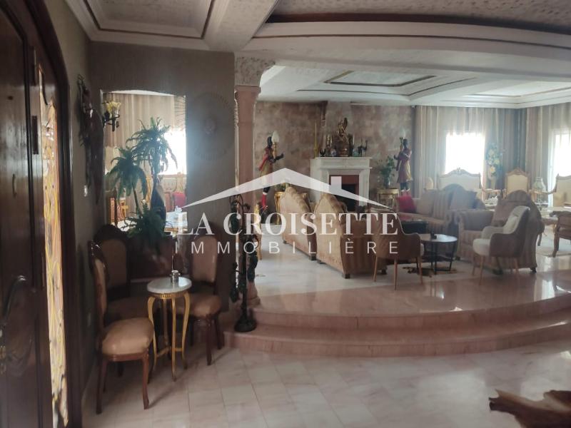 Villa meublé S+6 avec piscine à Gammarth
